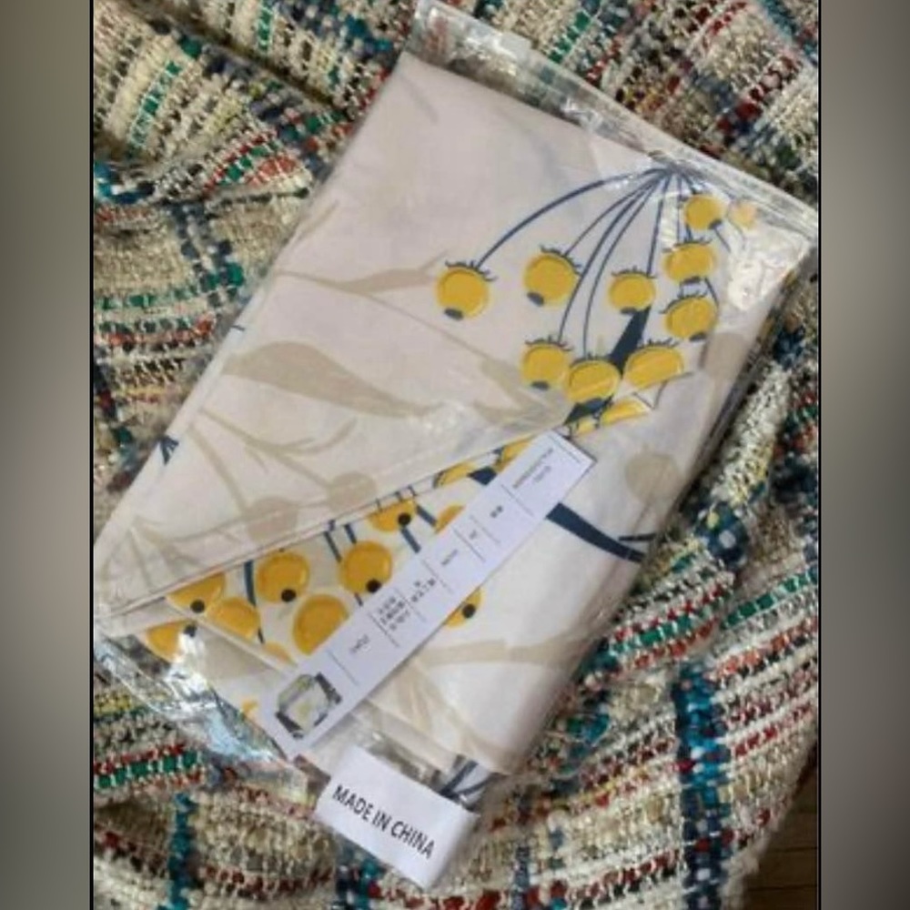 Table runner - Picture 2 of 2